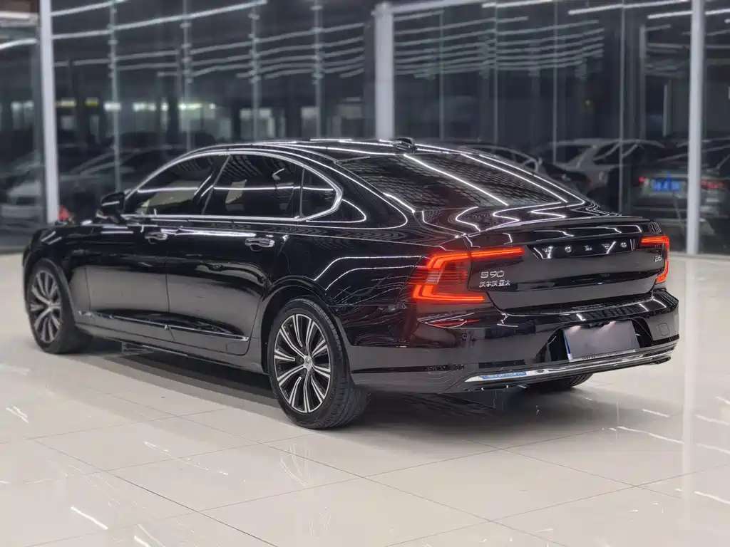 Volvo S90 — миниатюра 3