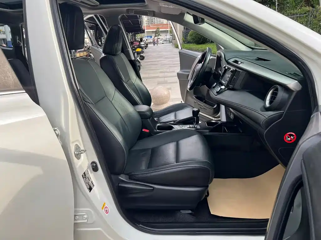 Toyota RAV4 — миниатюра 8