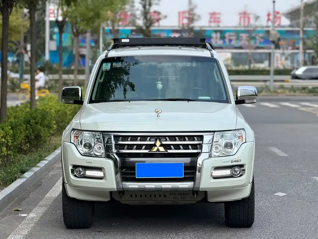 Mitsubishi Pajero (Import) — миниатюра 2
