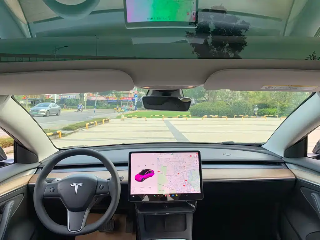 Tesla Model 3 — миниатюра 21