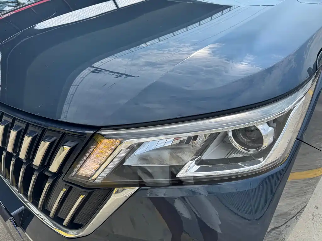 Wuling Jiachen — миниатюра 4