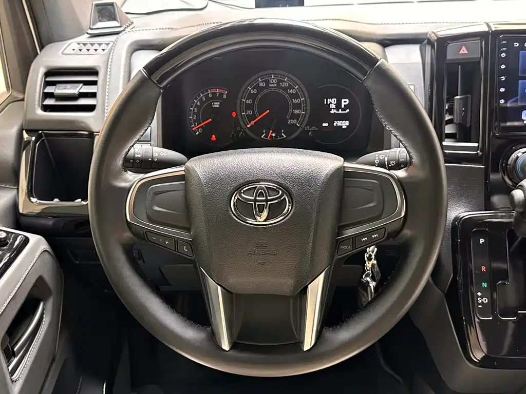 Toyota Hiace — миниатюра 12