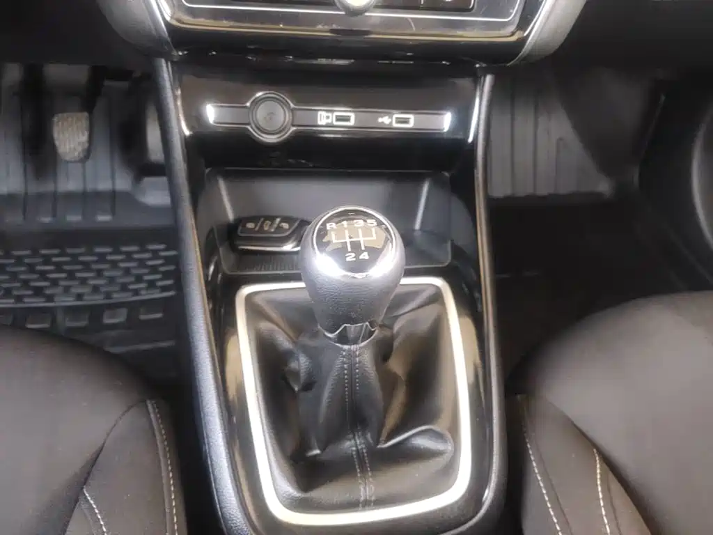 Roewe i5 — миниатюра 14