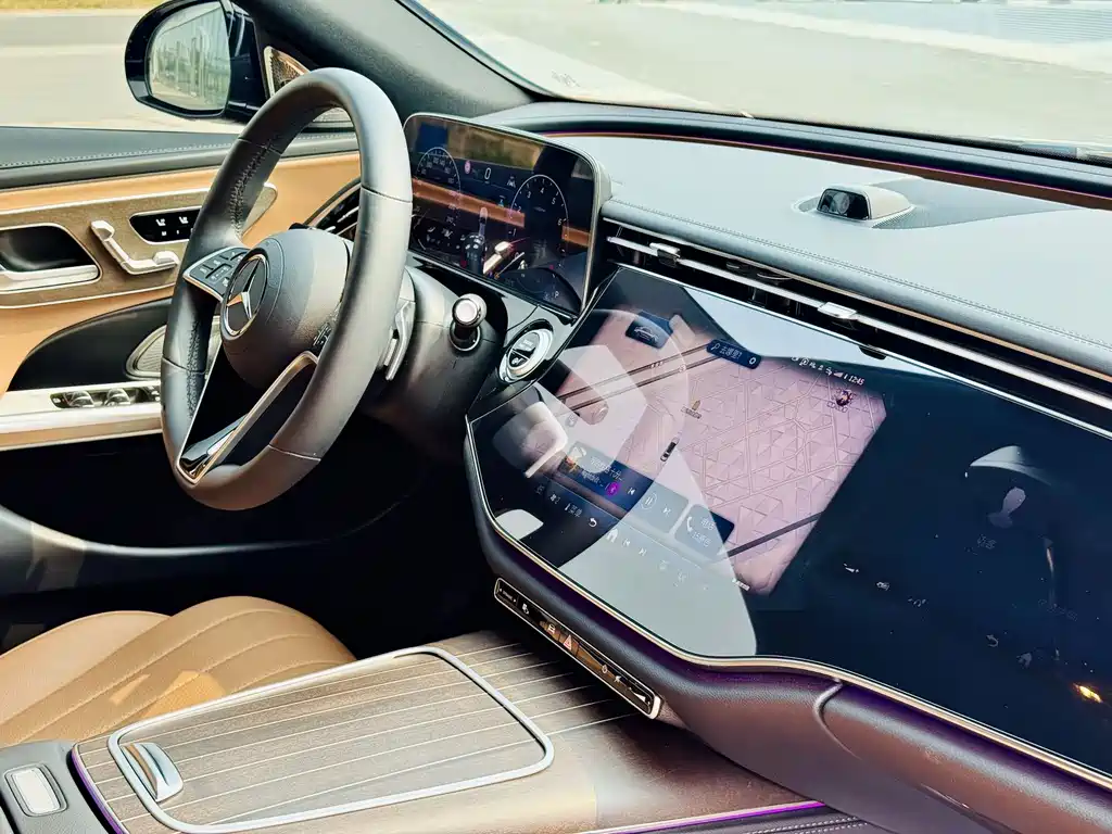 Mercedes-Benz E-Class — миниатюра 6