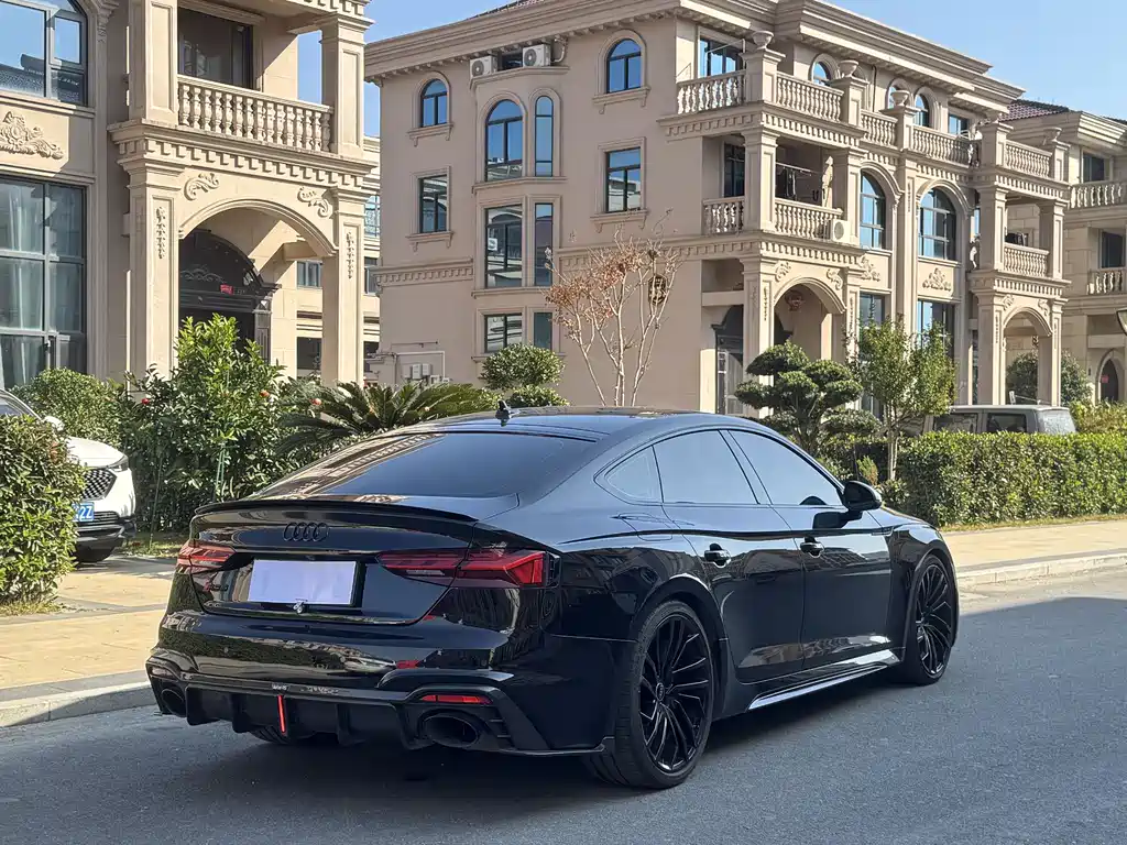 AUDI RS 5
