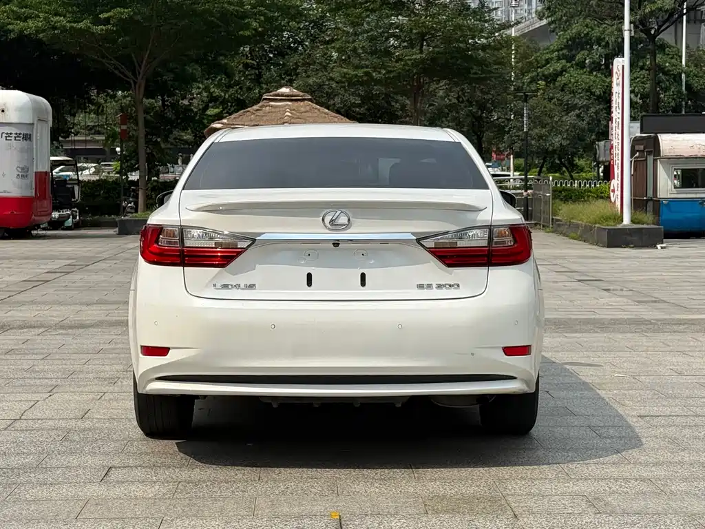 Lexus ES — миниатюра 9