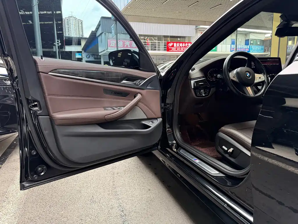 BMW 5 Series — миниатюра 11