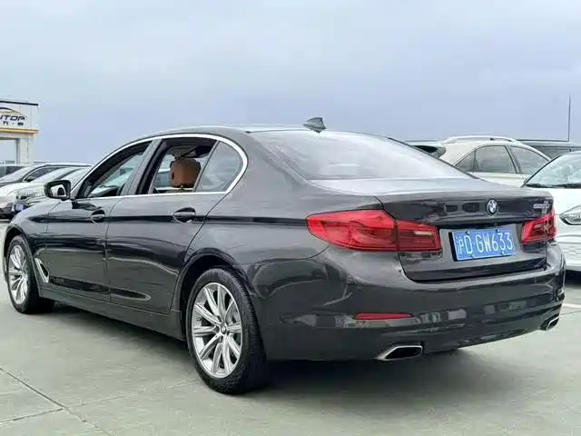 BMW 5 Series — миниатюра 3