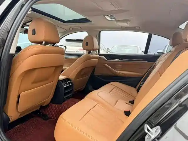 BMW 5 Series — миниатюра 8