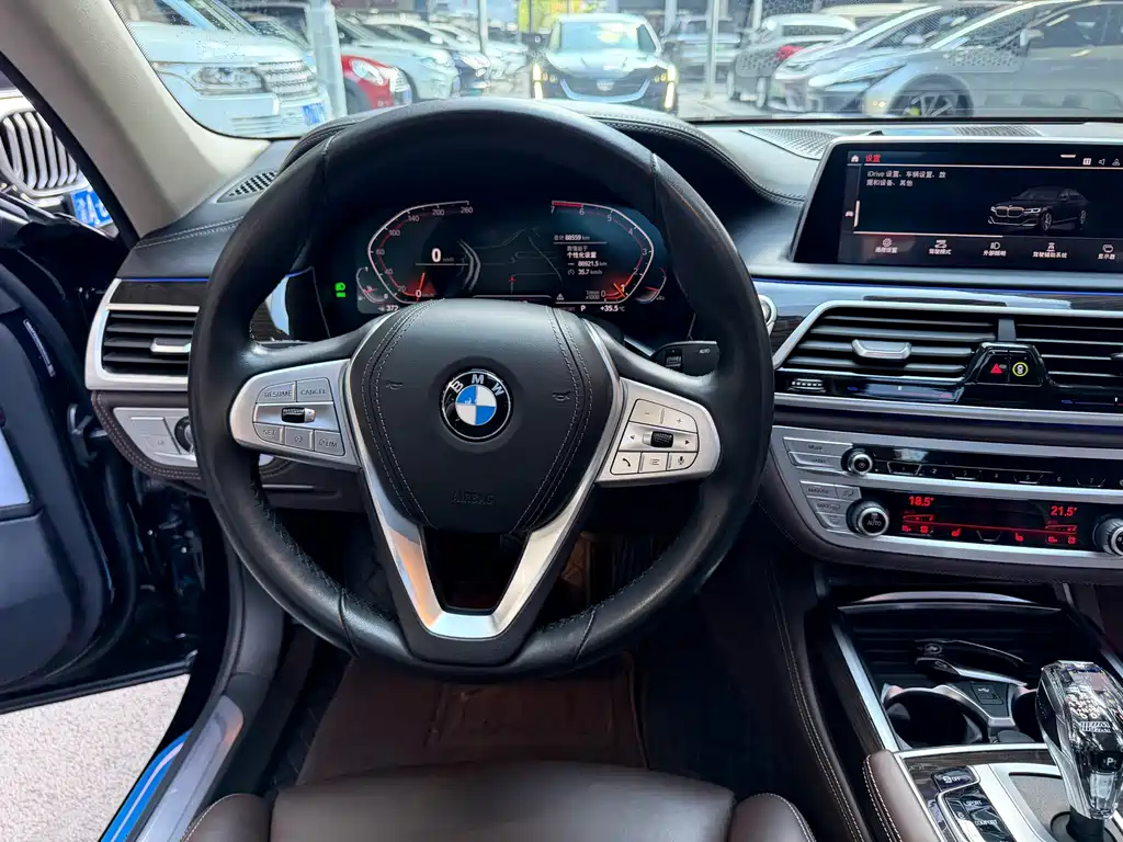 BMW 7 Series — миниатюра 22