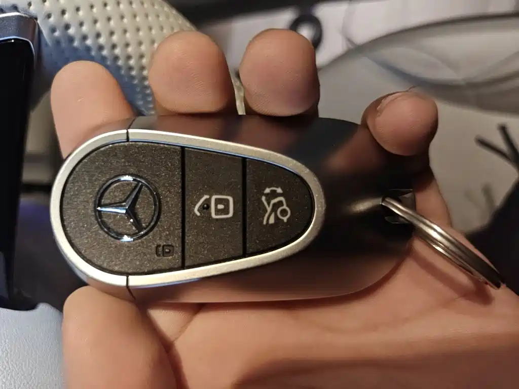 Mercedes-Benz EQE SUV — миниатюра 9