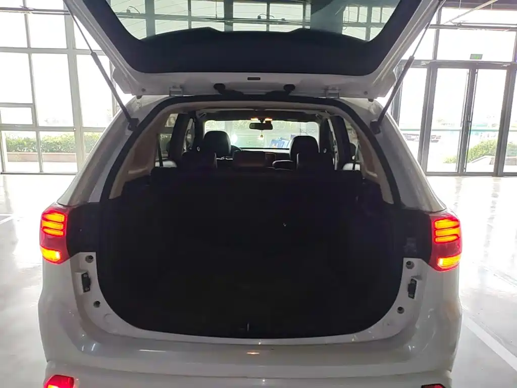Mitsubishi Outlander — миниатюра 19