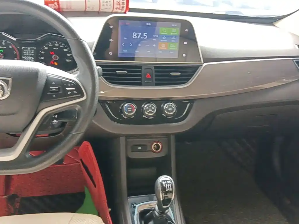Baojun 310W — миниатюра 13