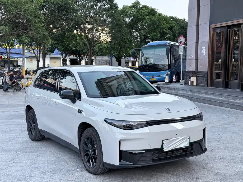 Leapmotor Leapmotor C10 — миниатюра 3
