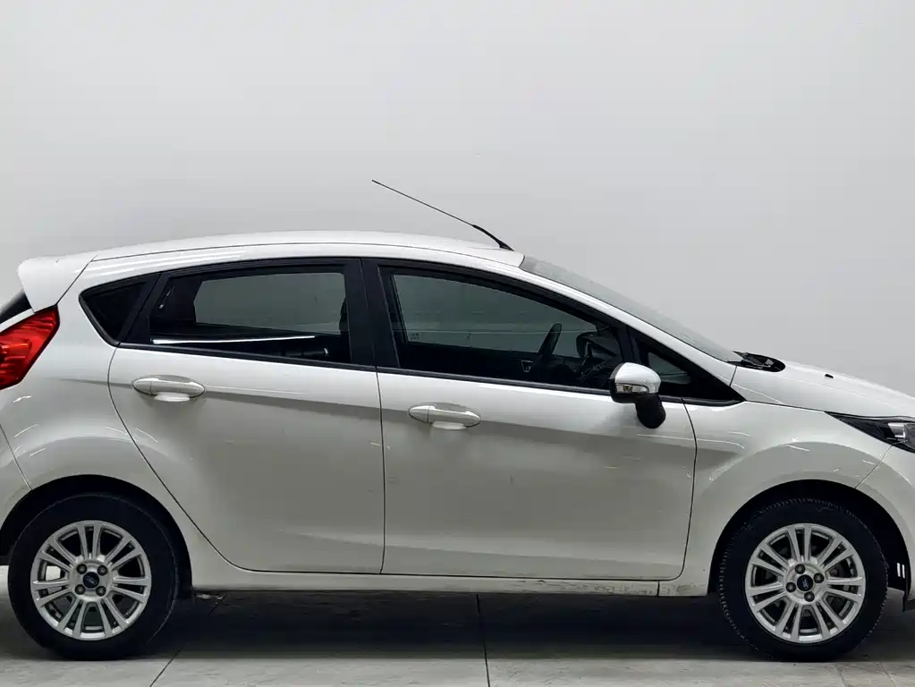 Ford Fiesta — миниатюра 7