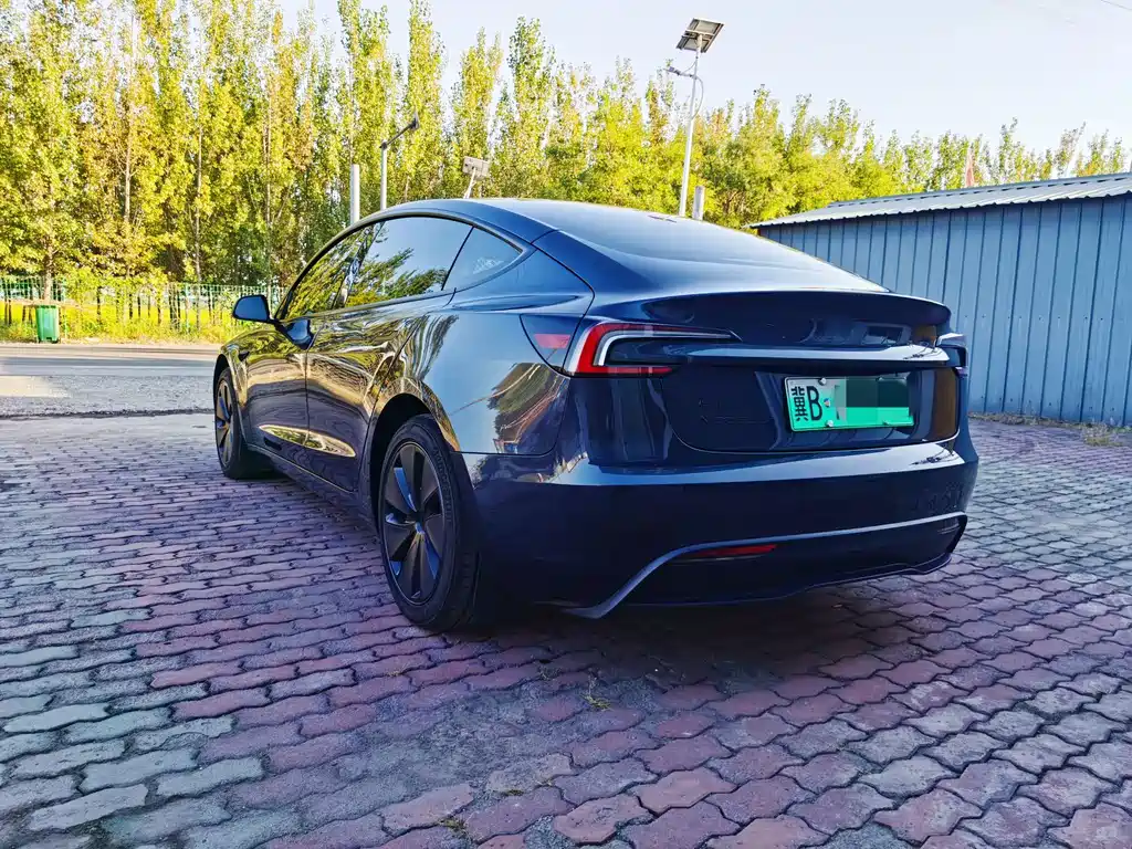Tesla Model 3 — миниатюра 15