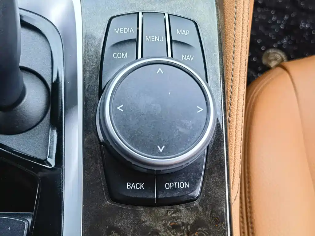 BMW 5 Series — миниатюра 30