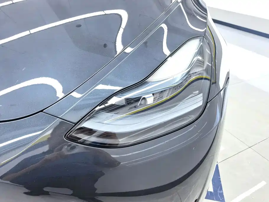 Tesla Model Y — миниатюра 5