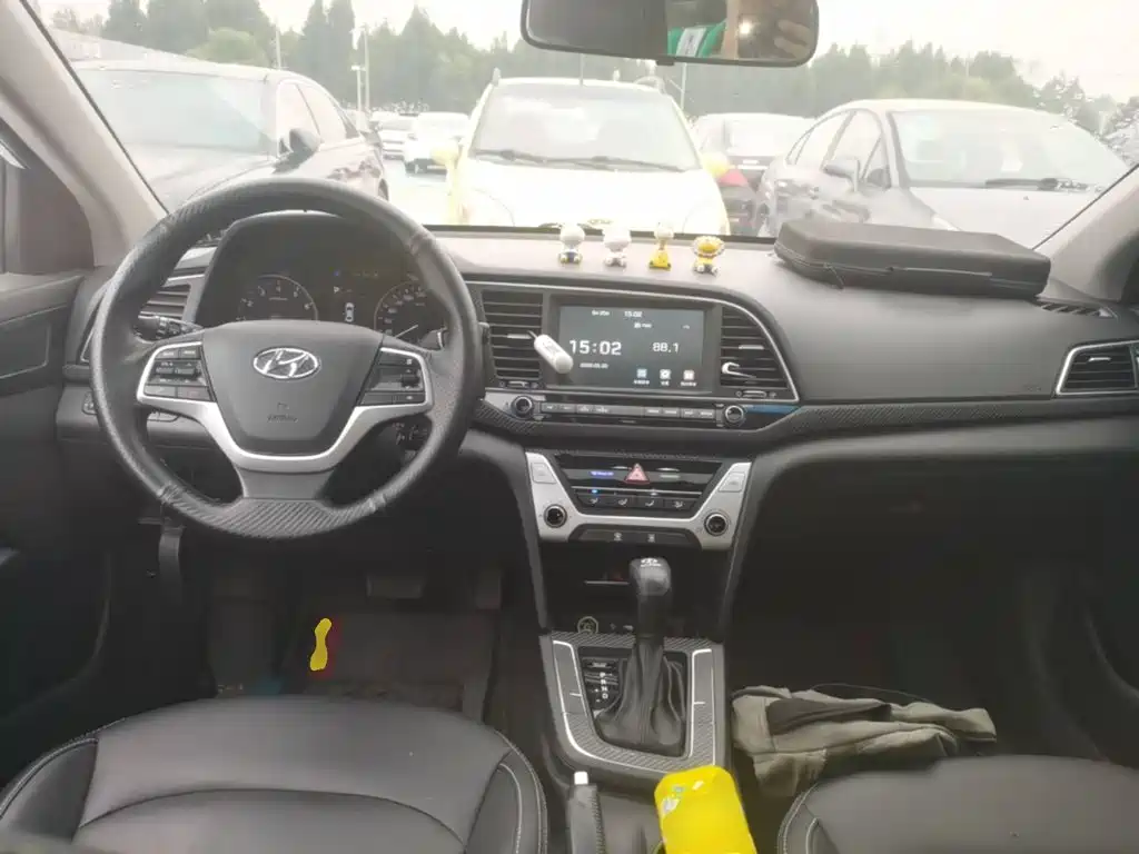 Hyundai Elantra — миниатюра 10