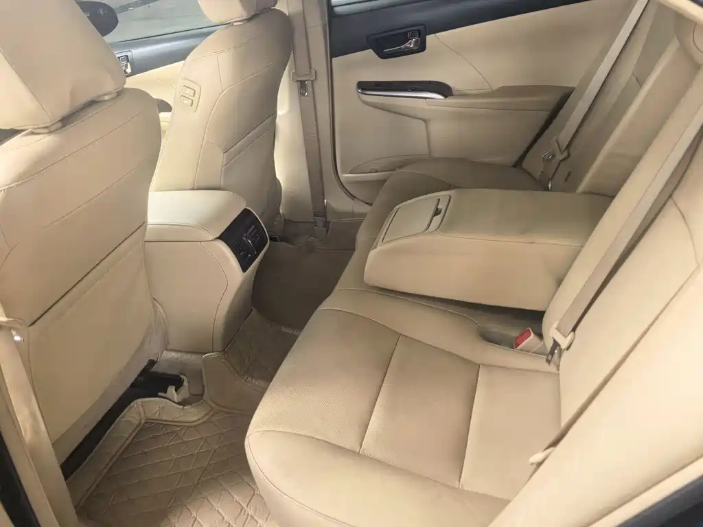 Toyota Camry — миниатюра 5