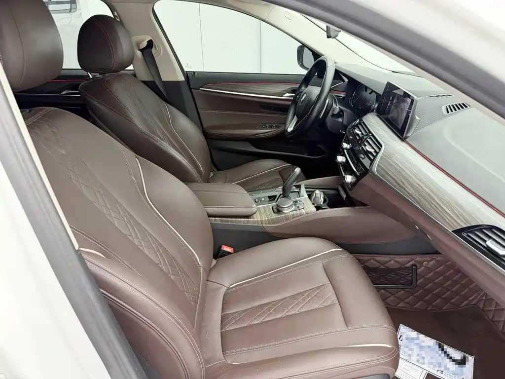 BMW 5 Series — миниатюра 4