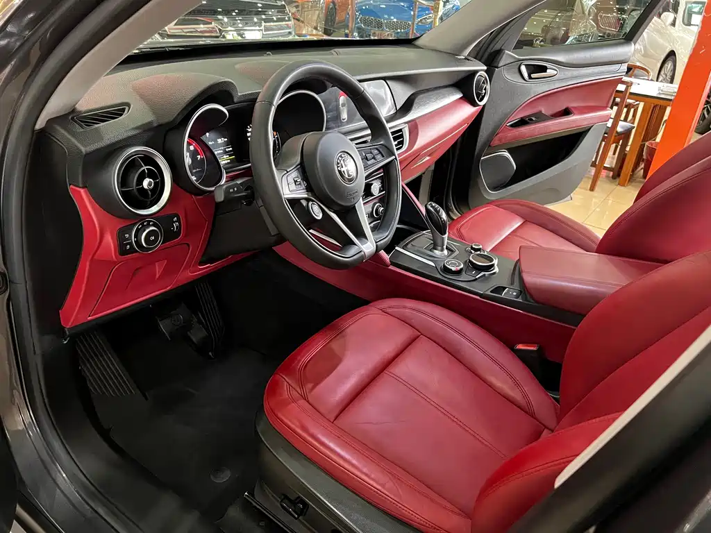 Alfa Romeo Stelvio — миниатюра 12