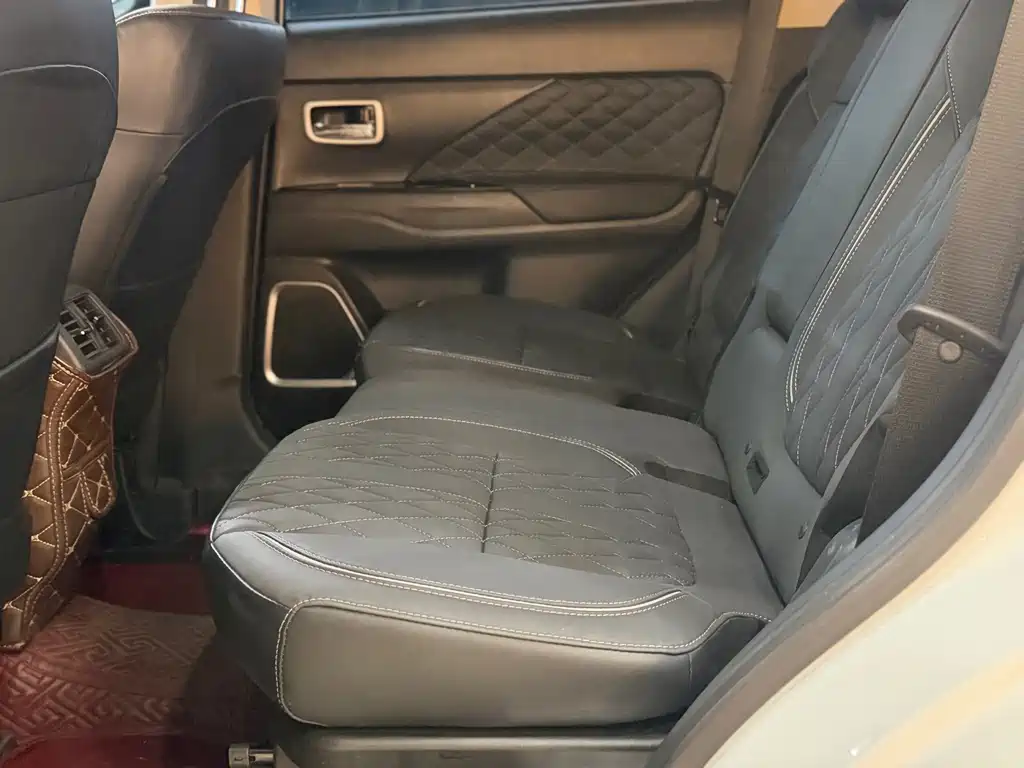 Mitsubishi Outlander — миниатюра 8