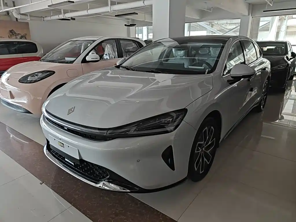 Baojun Xiangjing — миниатюра 2