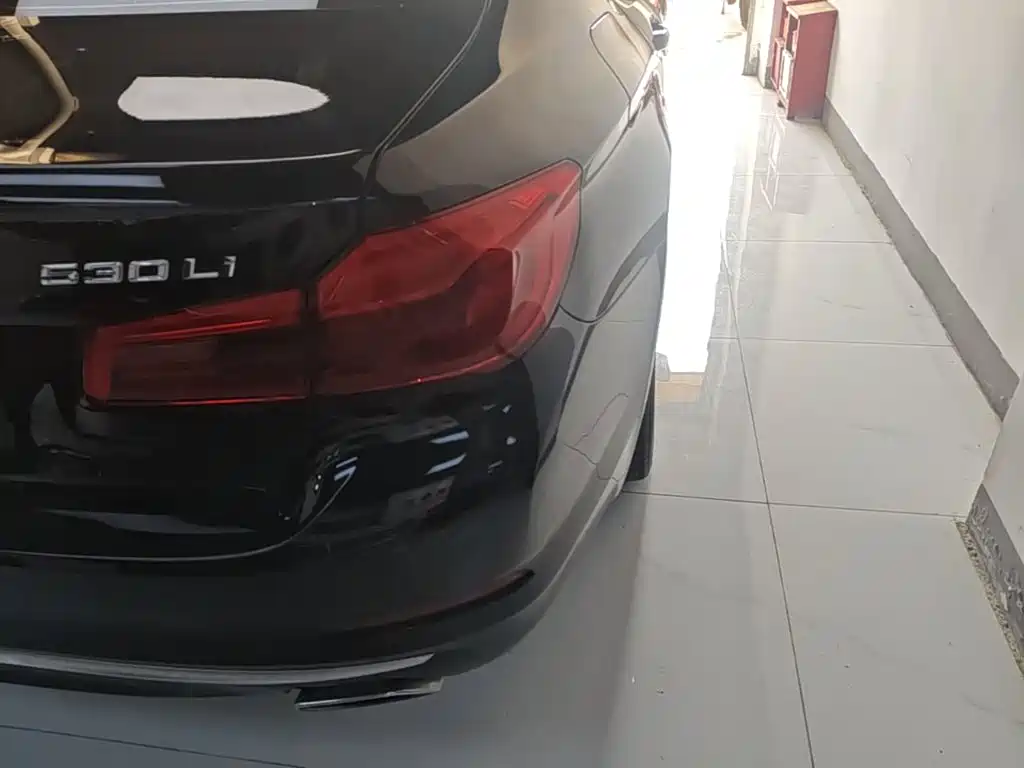 BMW 5 Series — миниатюра 8