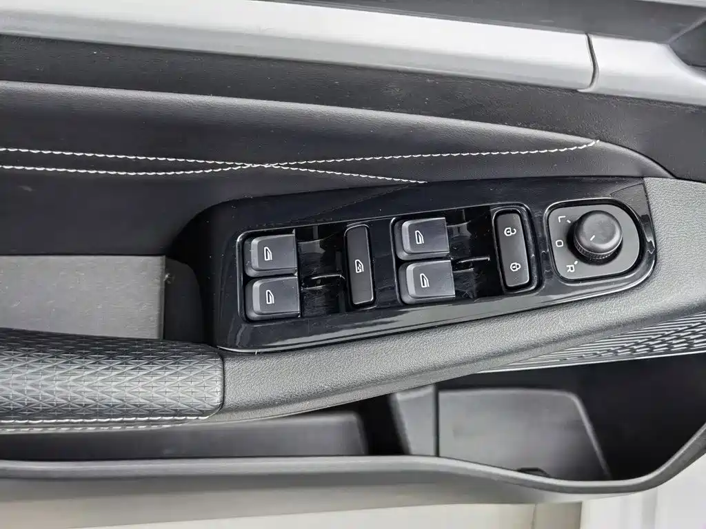 Geely Emgrand — миниатюра 9