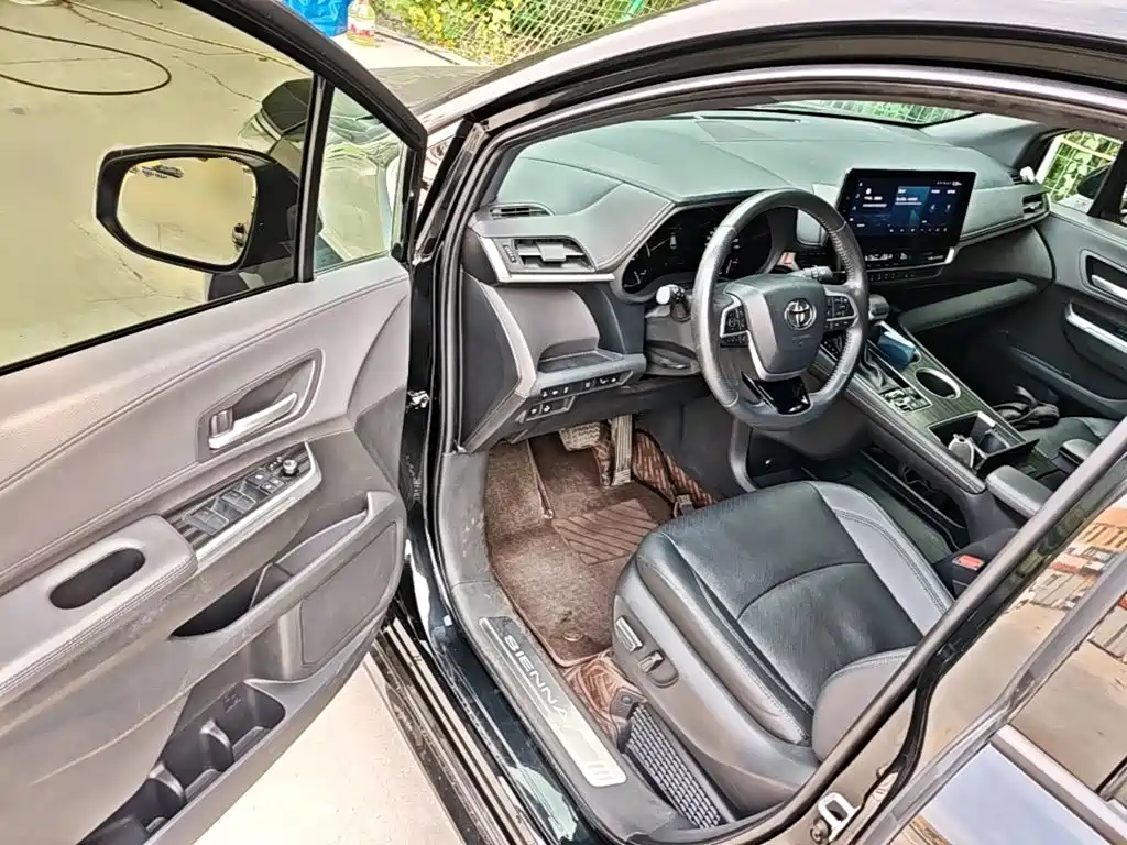 Toyota Sienna — миниатюра 16