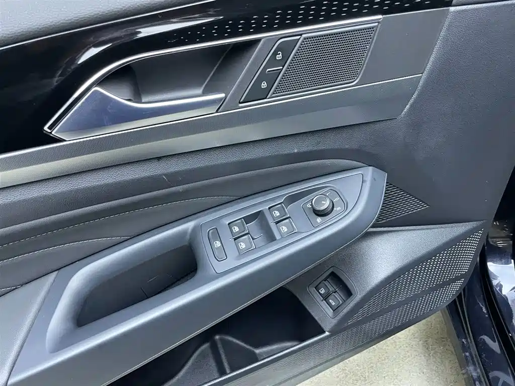 VOLKSWAGEN PASSAT NEW ENERGY