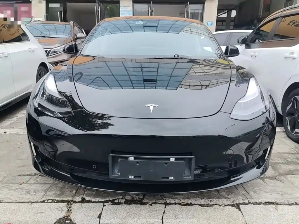 Tesla Model 3 — миниатюра 3
