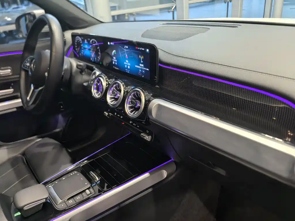 Mercedes-Benz GLB — миниатюра 13