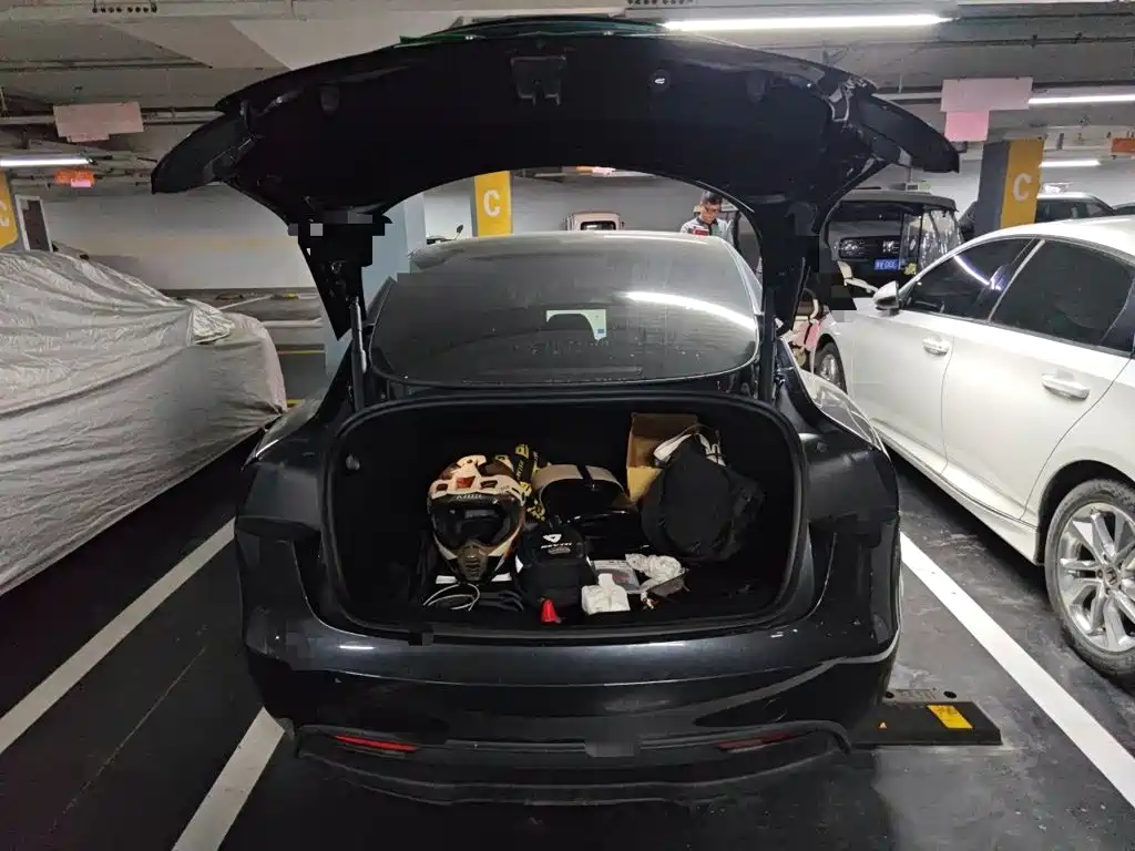 Tesla Model 3 — миниатюра 15