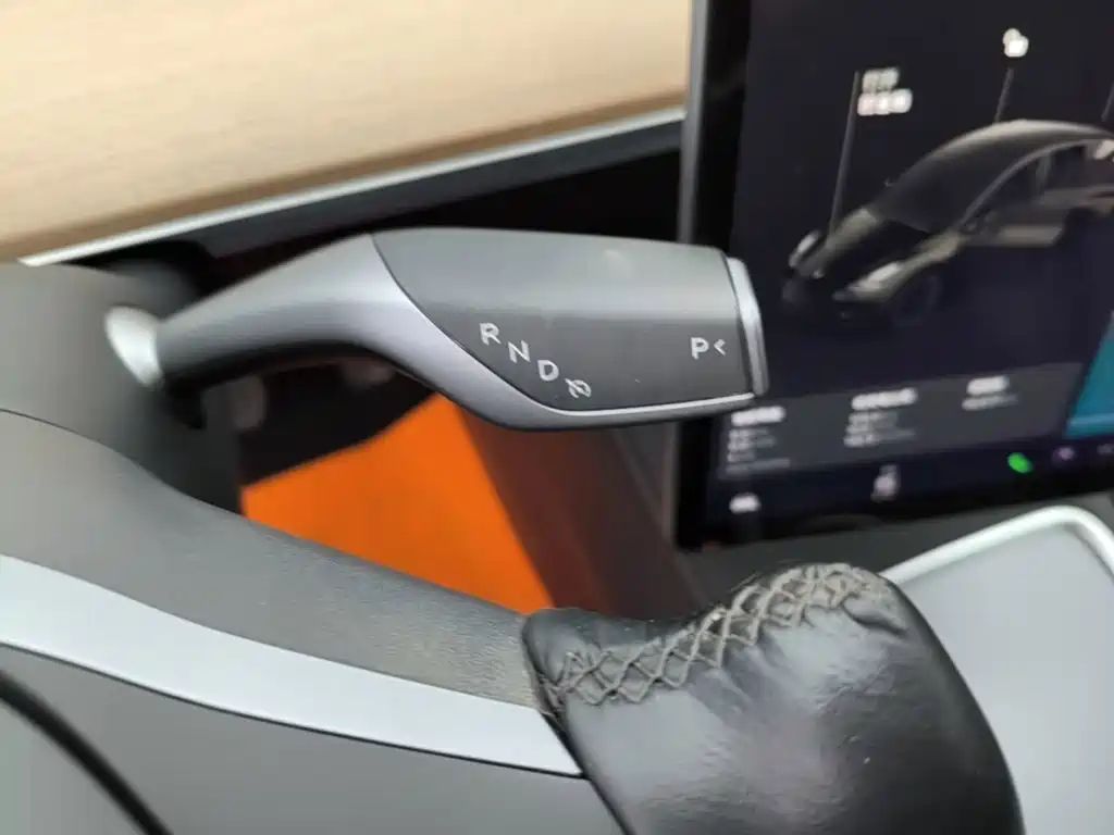 Tesla Model Y — миниатюра 14