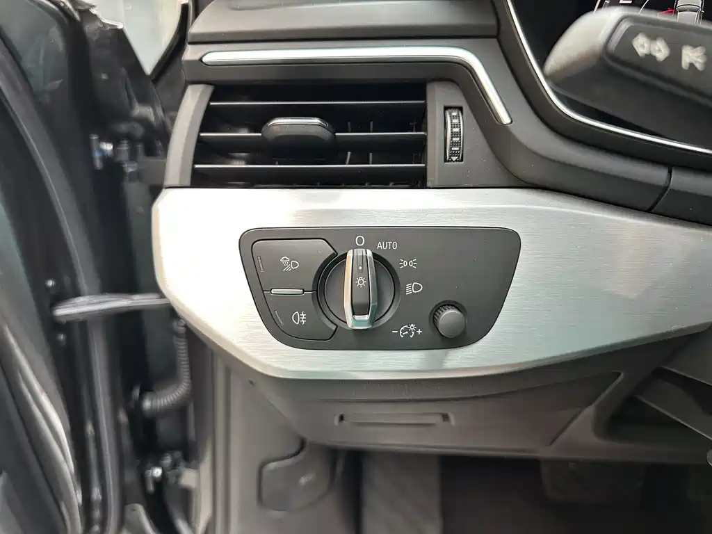 Audi A4L — миниатюра 14