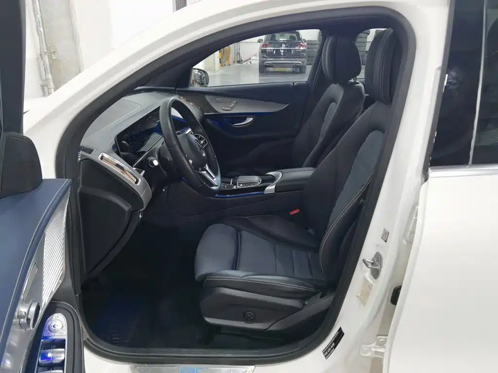 Mercedes-Benz EQC — миниатюра 10