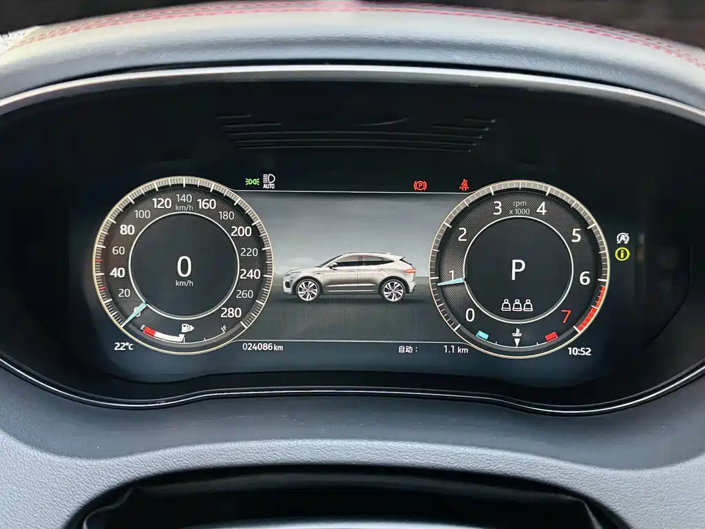 Jaguar E-PACE — миниатюра 13