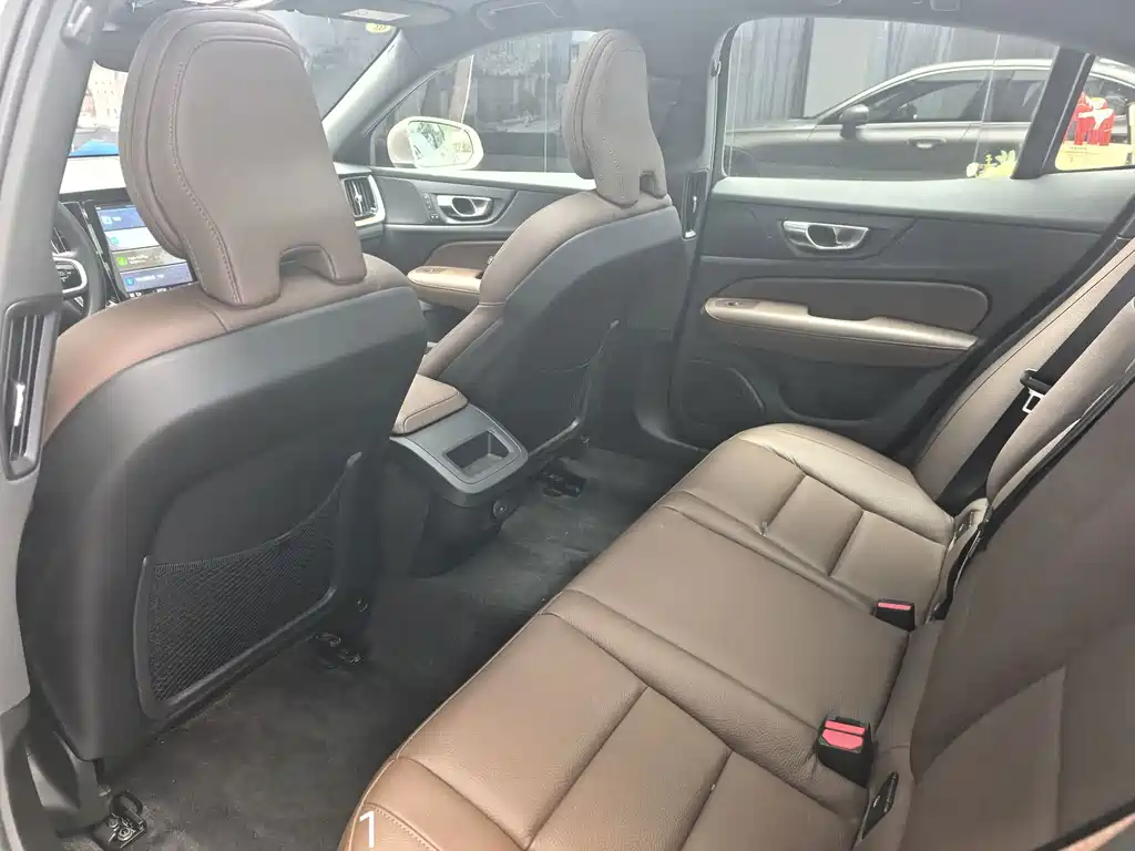 Volvo S60 2025 B4 Luxury