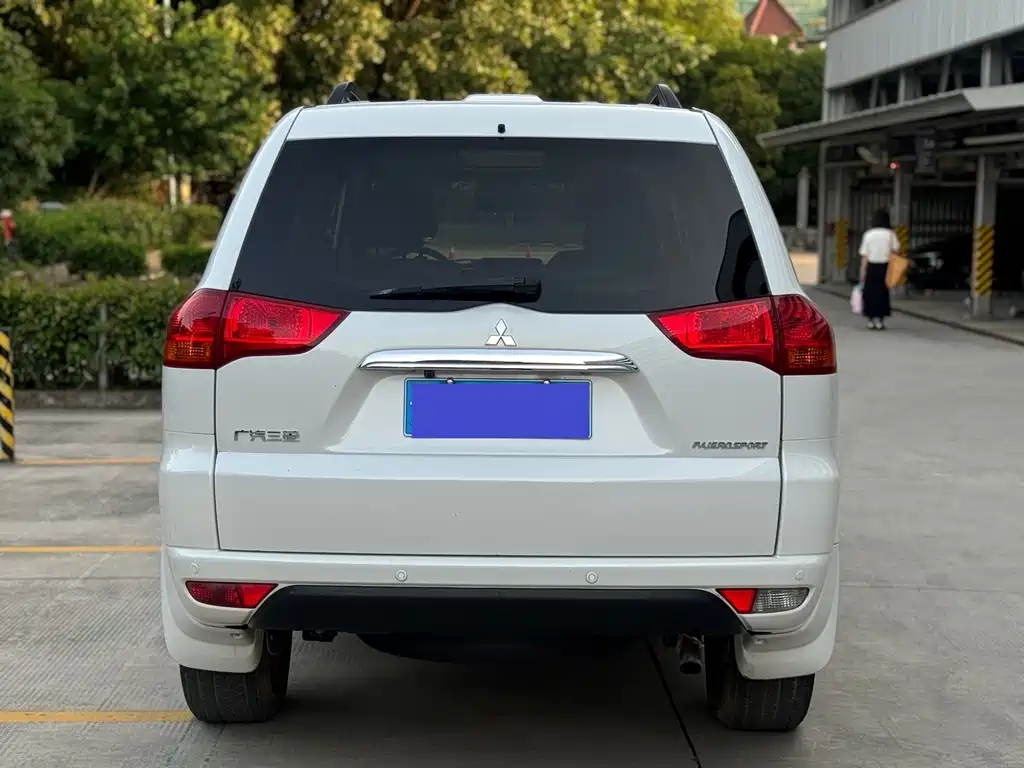 Mitsubishi Pajero Sport — миниатюра 16