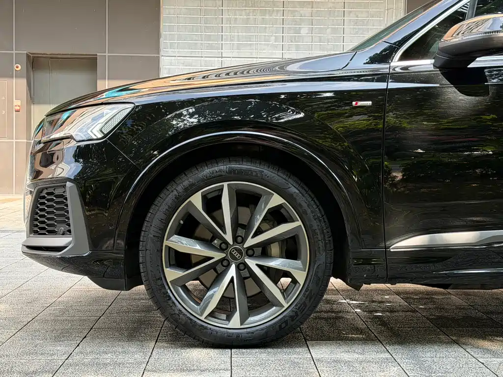 Audi Q7 — миниатюра 5