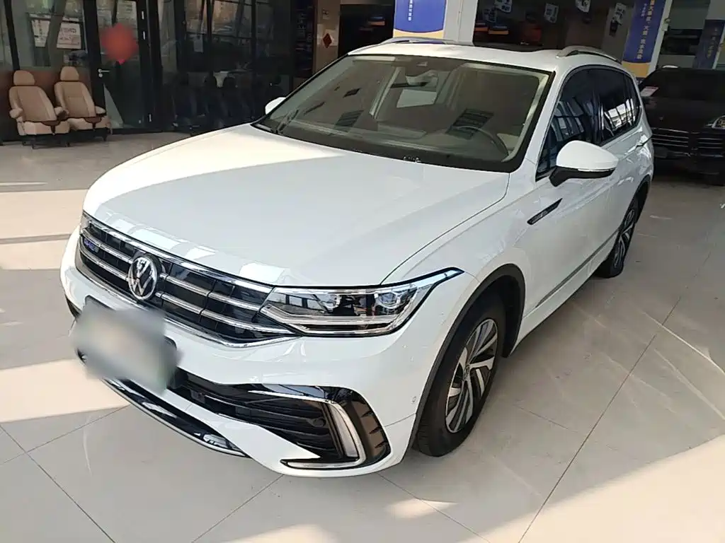 Volkswagen Tiguan L PHEV — миниатюра 2