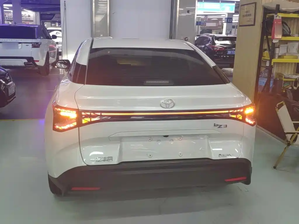 Toyota bZ3 — миниатюра 6