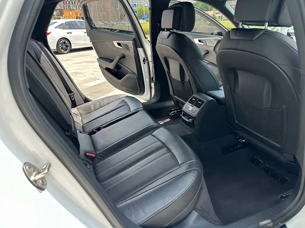 Audi A4L — миниатюра 11