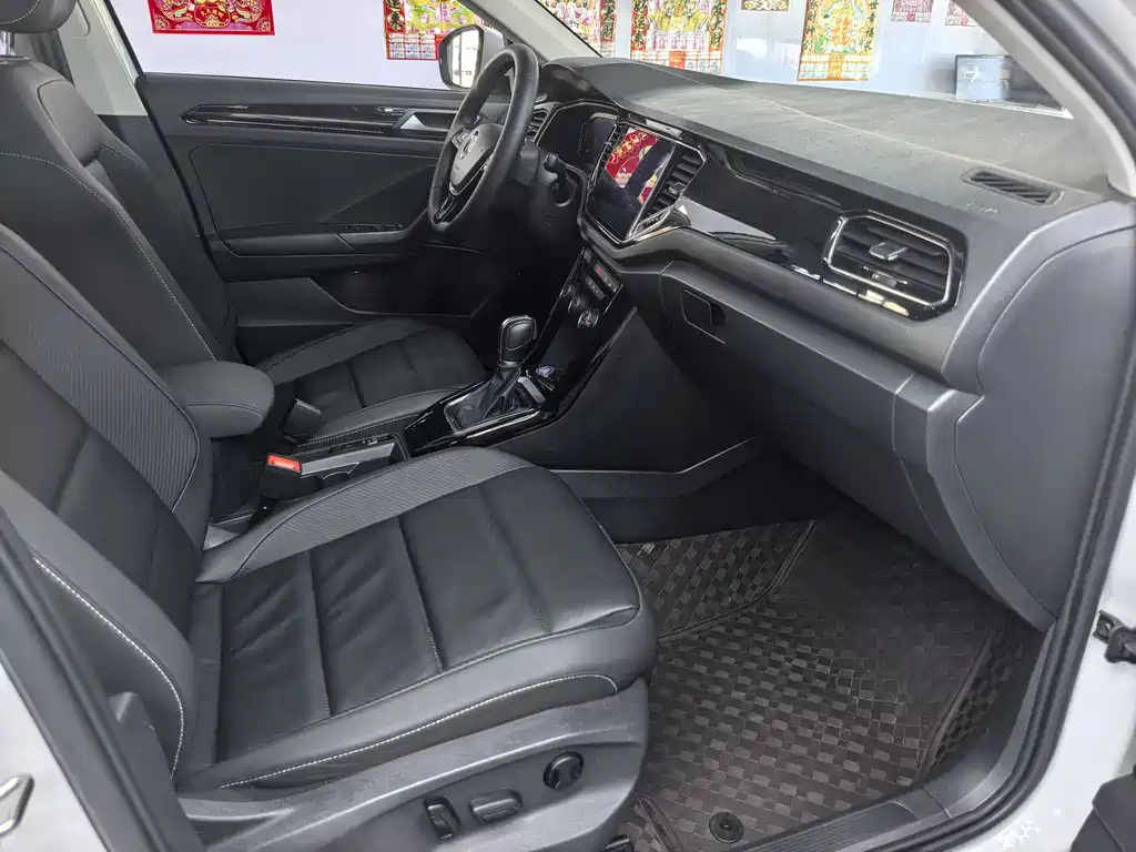 Volkswagen T-Roc 2022 280TSI DSG PLUS