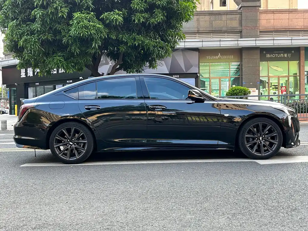 Cadillac CT5 — миниатюра 8