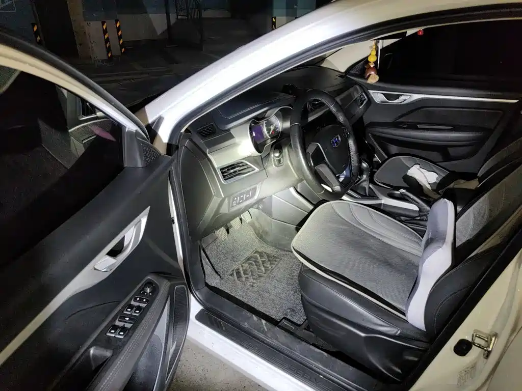 Geely Vision — миниатюра 12
