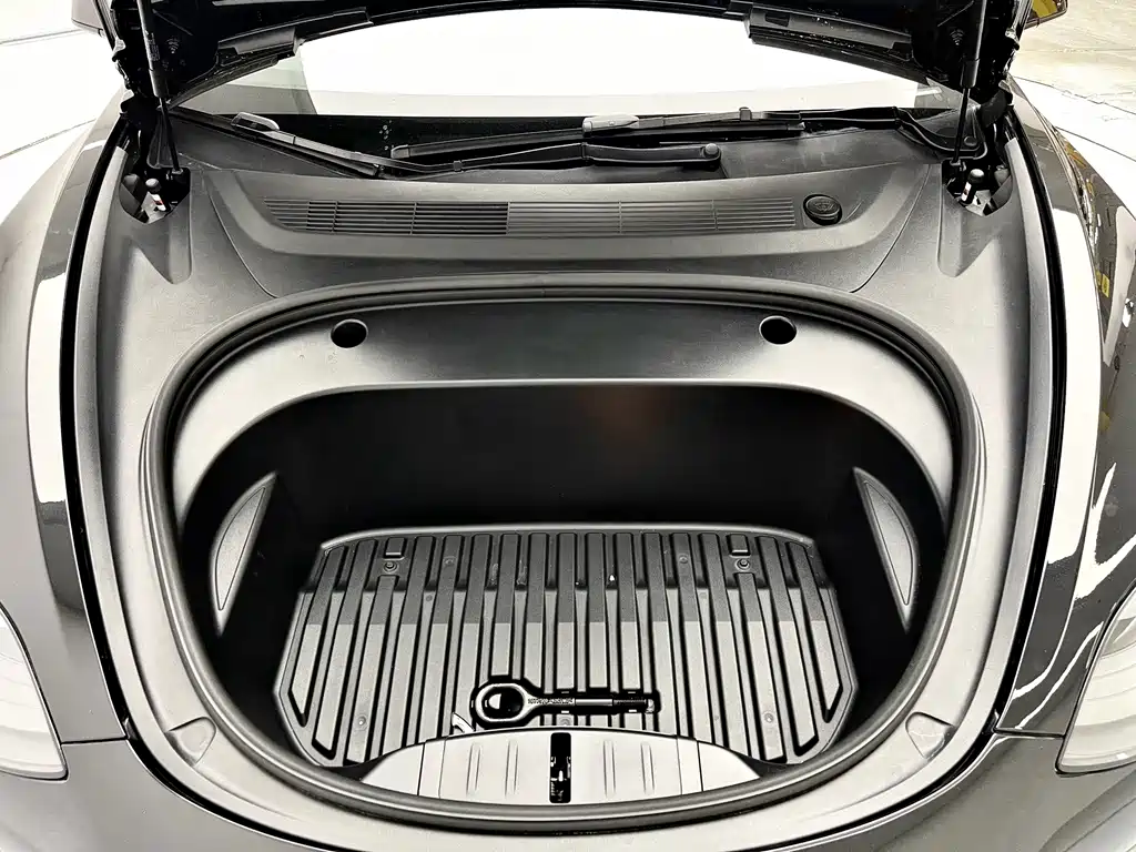Tesla Model 3 — миниатюра 12