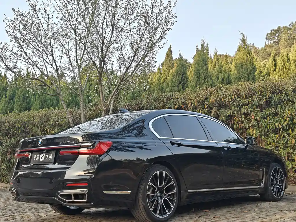 BMW 7 Series — миниатюра 4